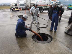 工場の廃水ピット清掃