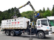 グラップル付アームロールコンテナ車（産業廃棄物運搬）